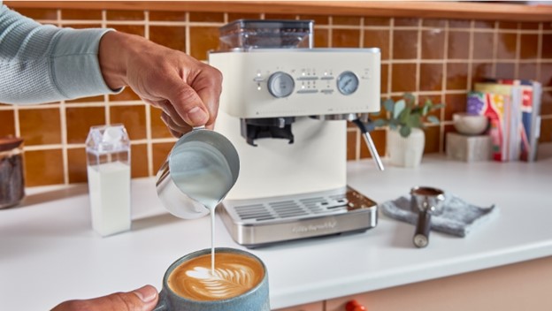 طرز تهیه کف شیر با اسپرسوساز